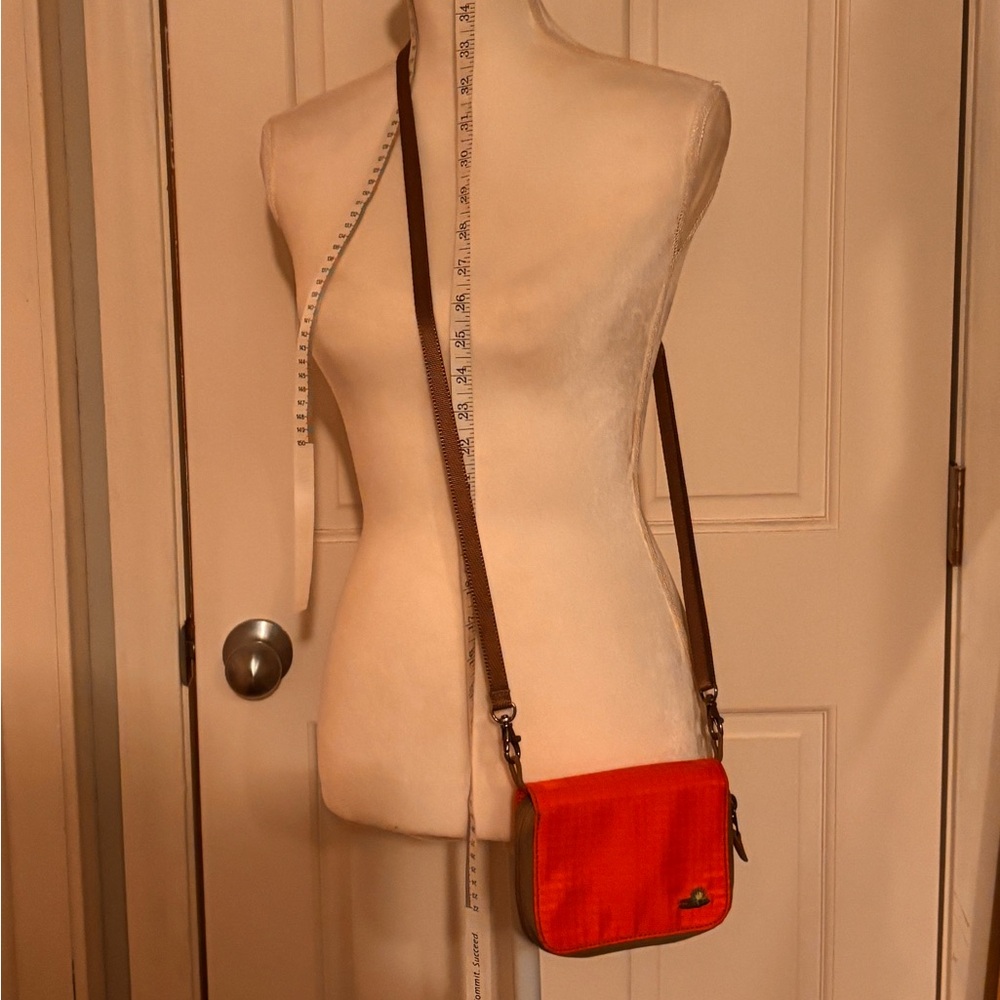 Lily pond Crossbody wallet (from ELLIES CLOSET)
